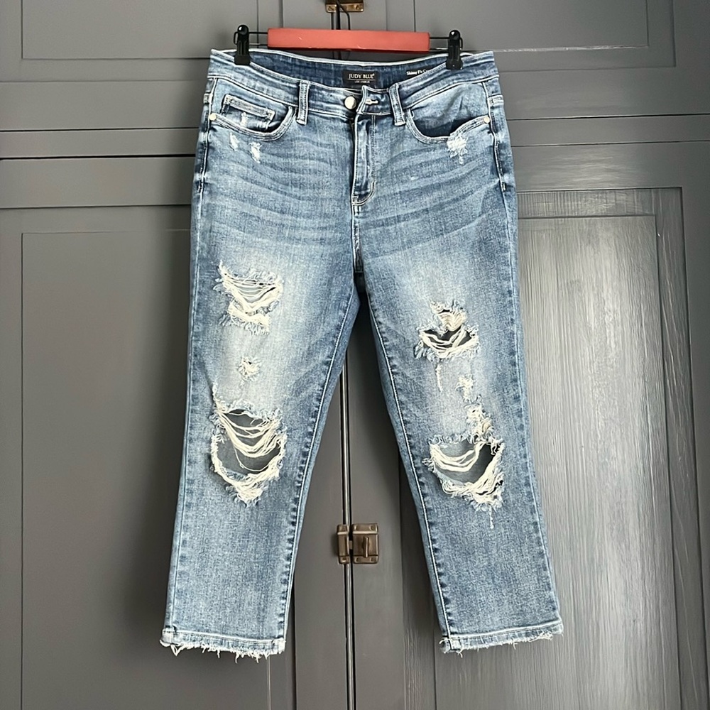 Distressed Judy Blue skinny fit capri size 11/30